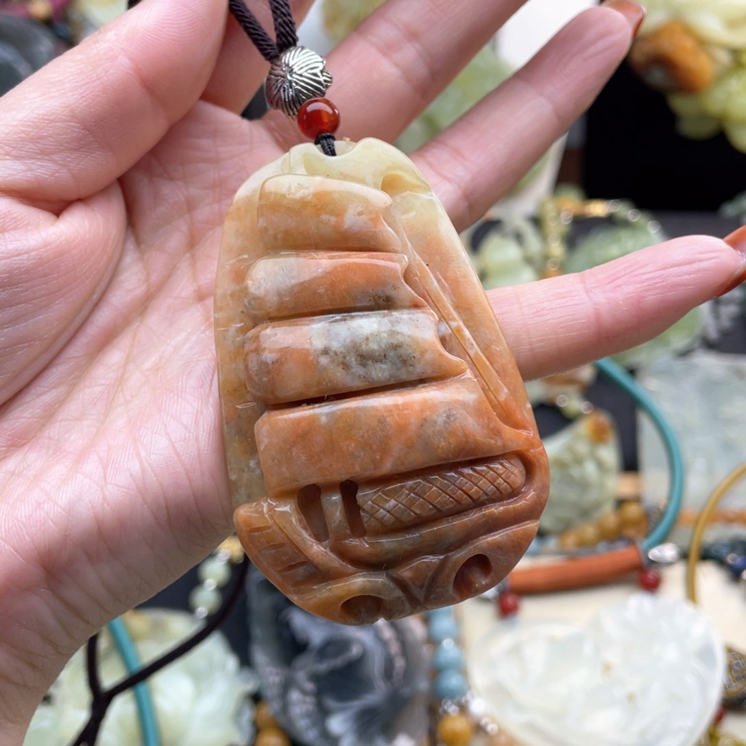 蛇纹石玉颈饰未镶嵌