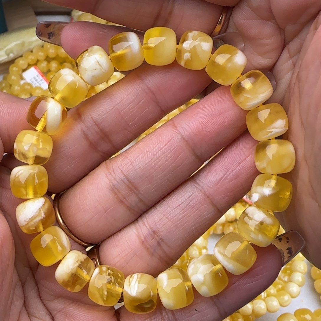 蜜蜡手链未镶嵌金白妖花老型手串