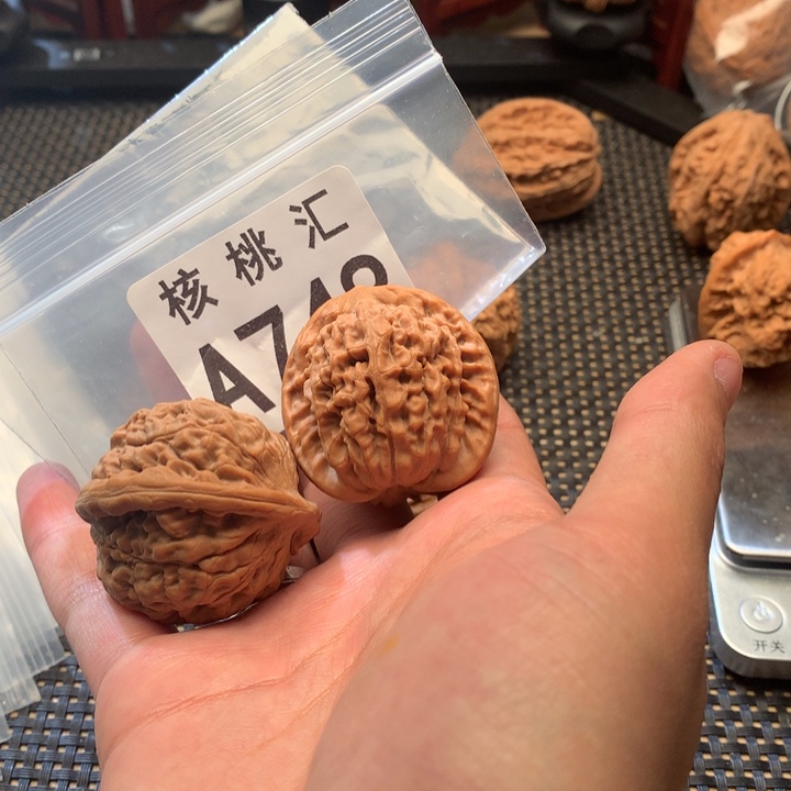 文玩核桃吊坠莲花