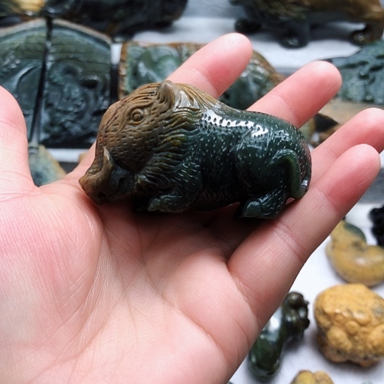 岫岩河磨玉（透闪石质玉）把件未镶嵌孤****y