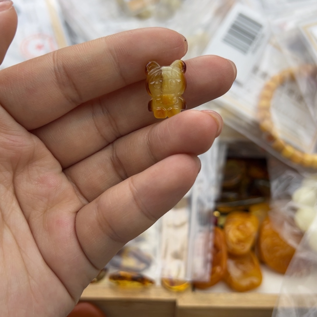 琥珀珠宝奇石未镶嵌