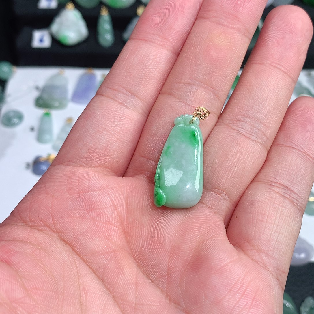 翡翠颈饰未镶嵌翡翠