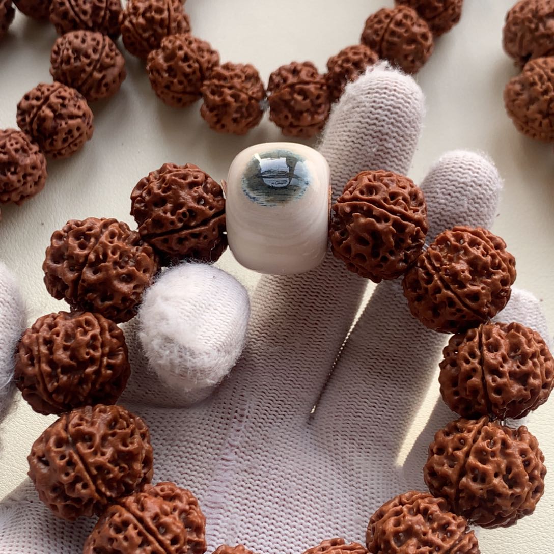 王***@手串金刚菩提改价专拍 24尺古龙蜂王超头