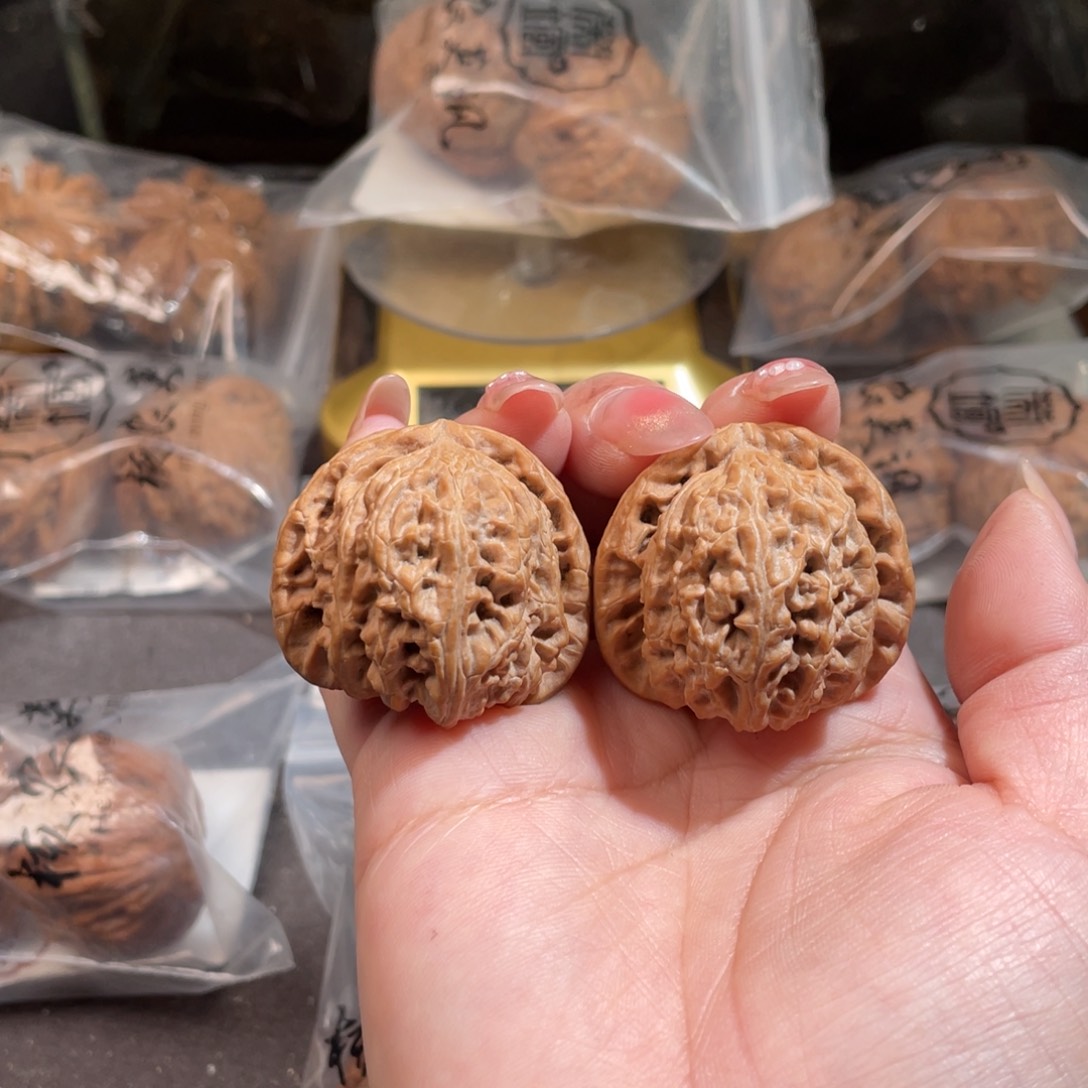 文玩核桃吊坠37白狮子