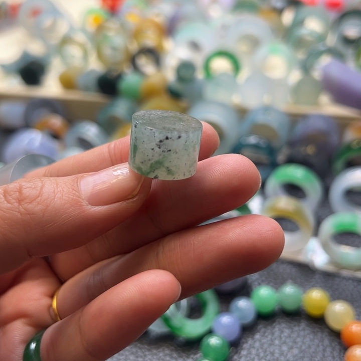 定制翡翠未镶嵌桶珠