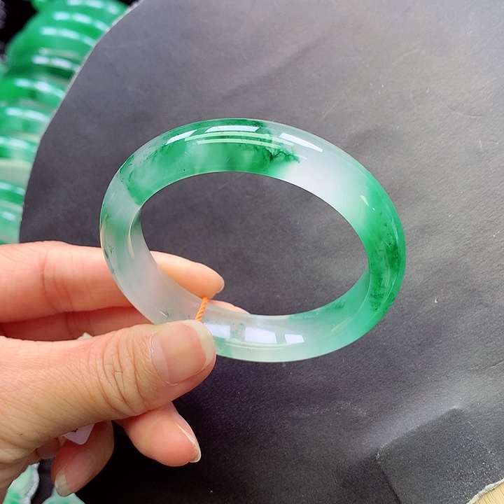 未镶嵌手镯石英质玉