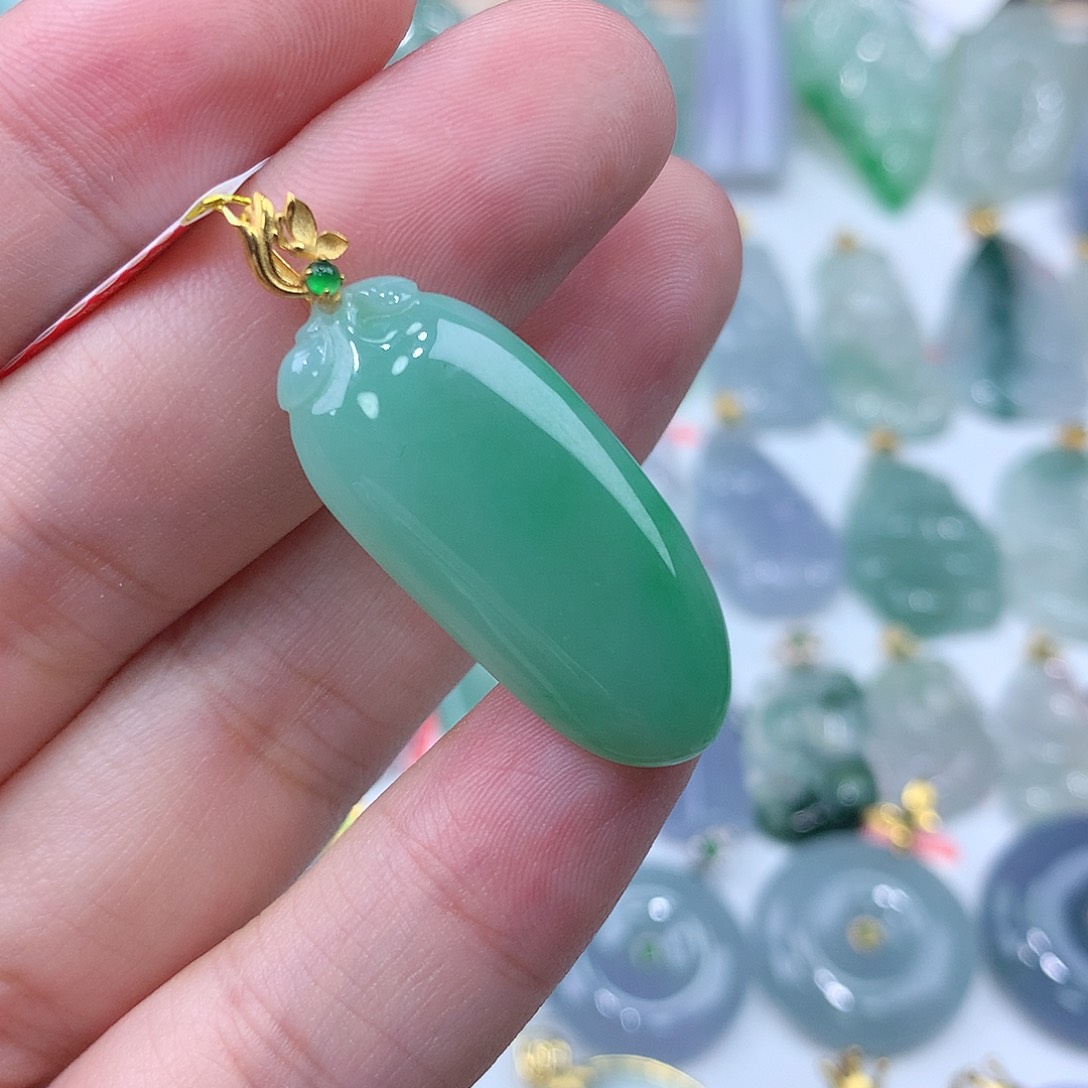 翡翠颈饰18K金镶嵌瓜