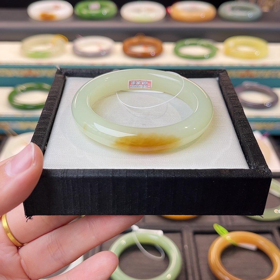 和田玉手镯未镶嵌 且末糖青