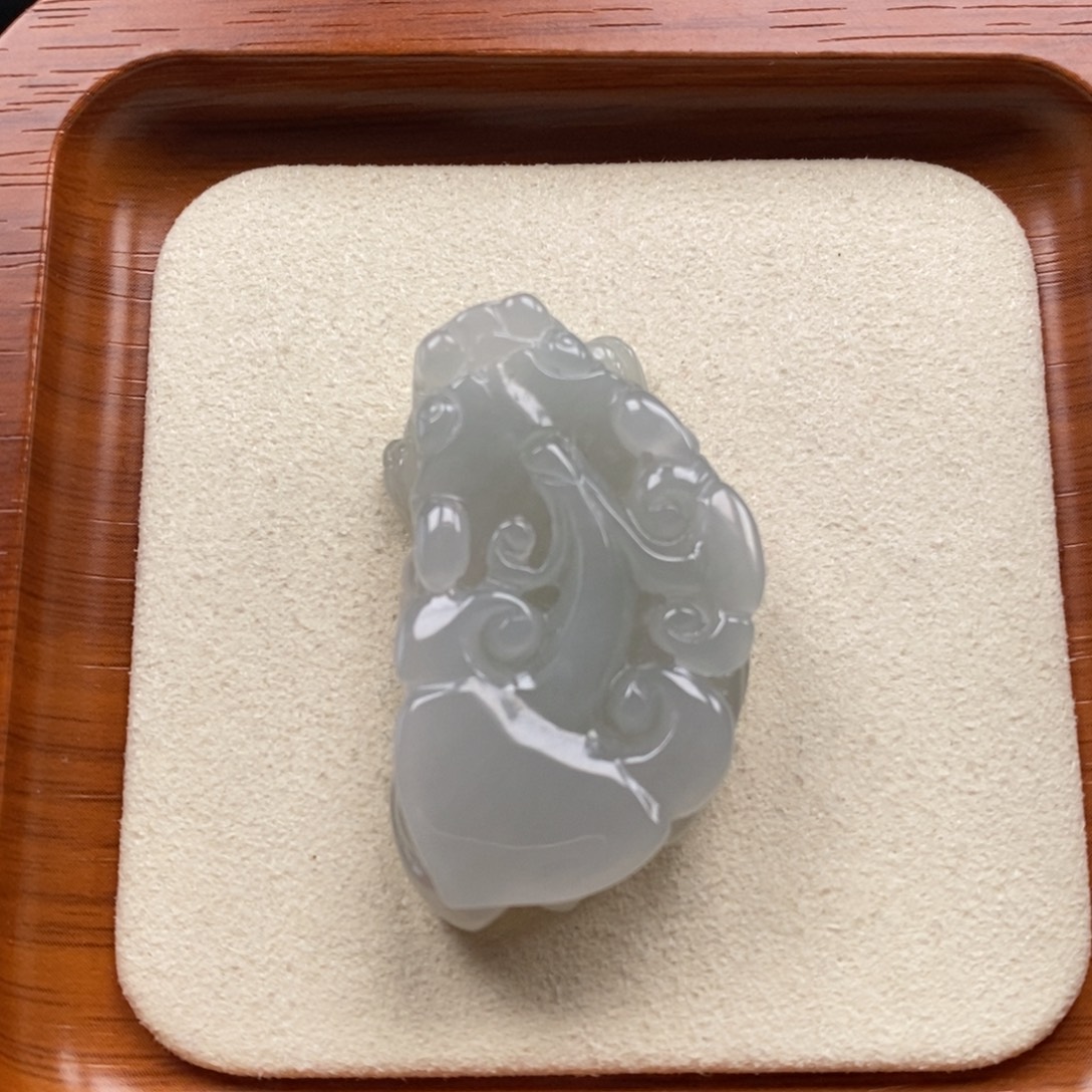 翡翠未镶嵌颈饰如意貔貅