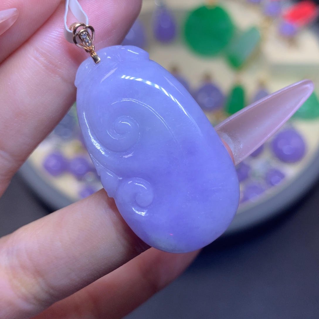 翡翠18K金镶嵌颈饰