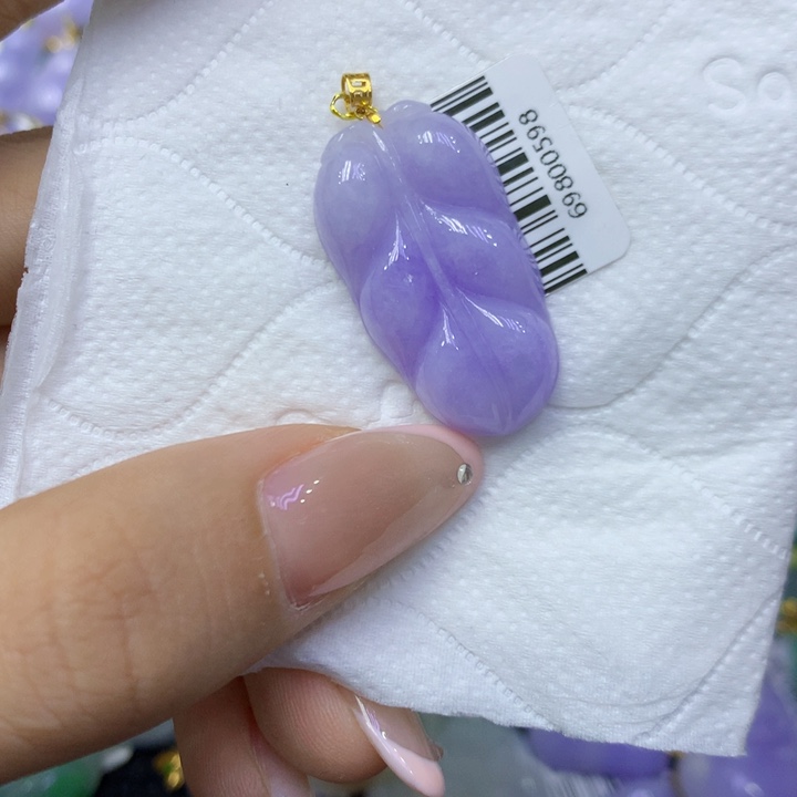 颈饰18K金镶嵌翡翠