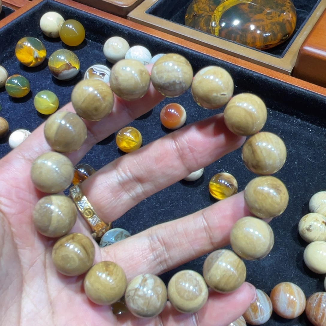 琥珀未镶嵌手串跟蜡15