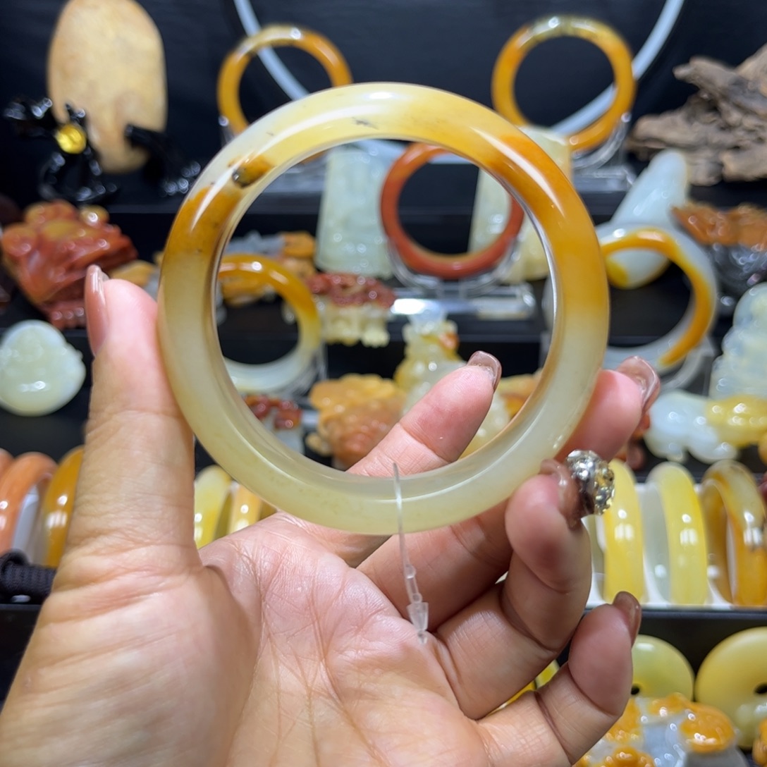 石英质玉（黄龙玉）未镶嵌手镯