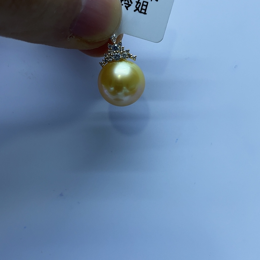 18K金镶嵌海水珍珠颈饰