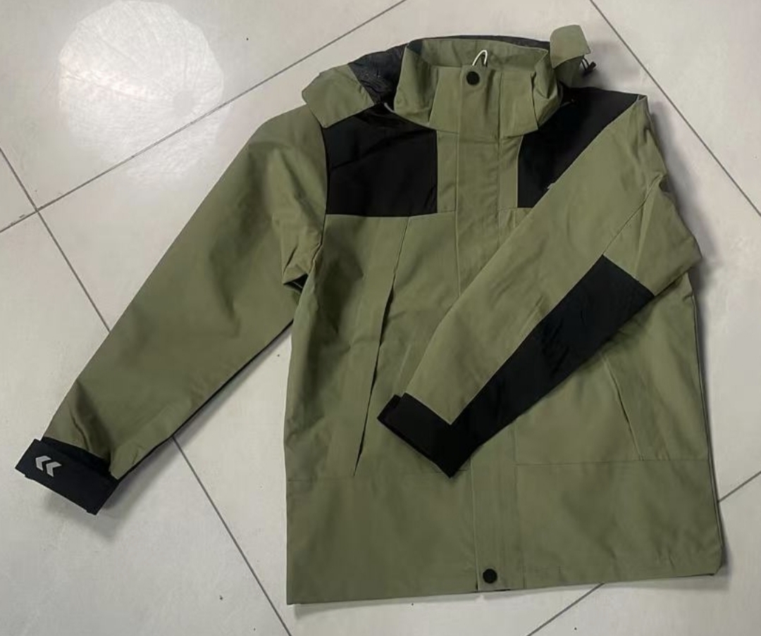 户外适用的三防功能冲锋衣，出行必备