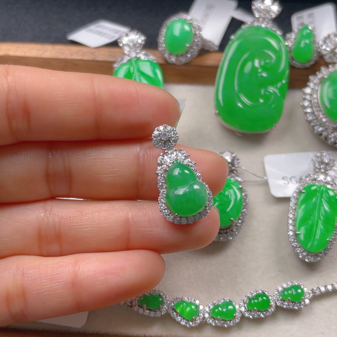翡翠颈饰银S925镶嵌翡翠