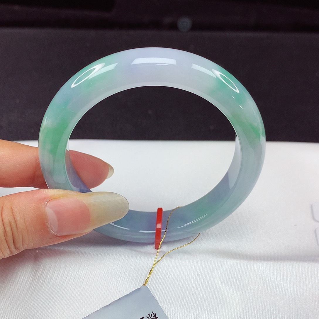 翡翠手镯未镶嵌54圈657