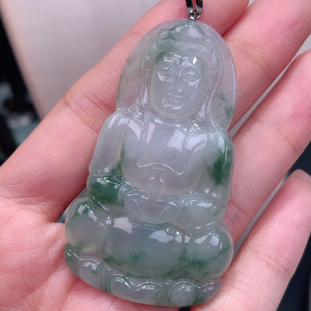 颈饰18K金镶嵌翡翠飘花大观音