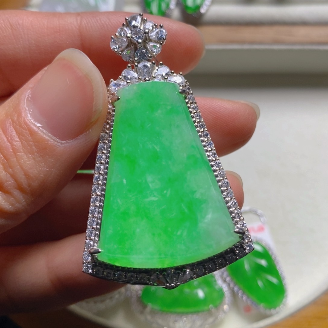 翡翠颈饰银S925镶嵌无事吊坠