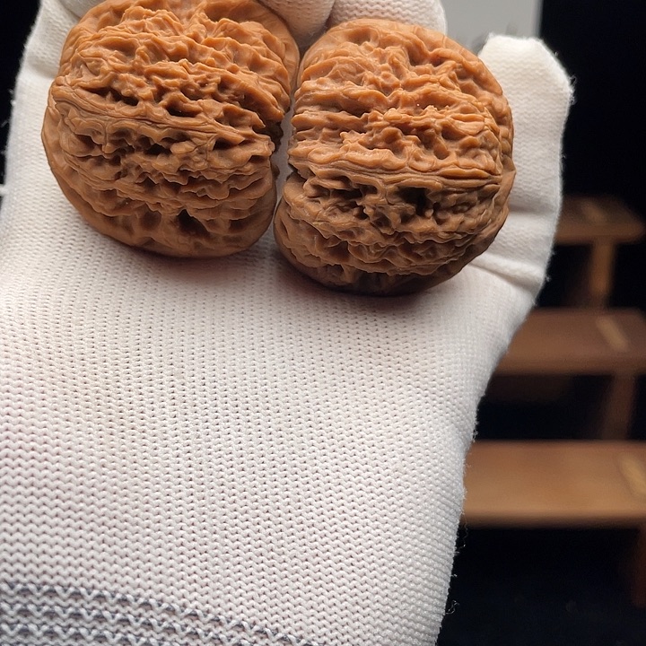 钱***把件文玩核桃44尺球疆