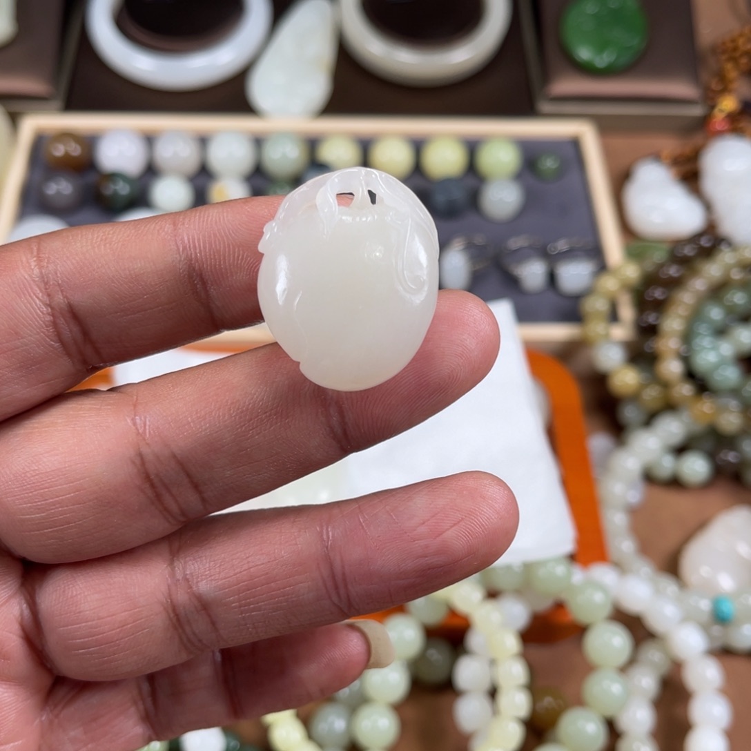 m***e和田玉（糖玉）未镶嵌颈饰