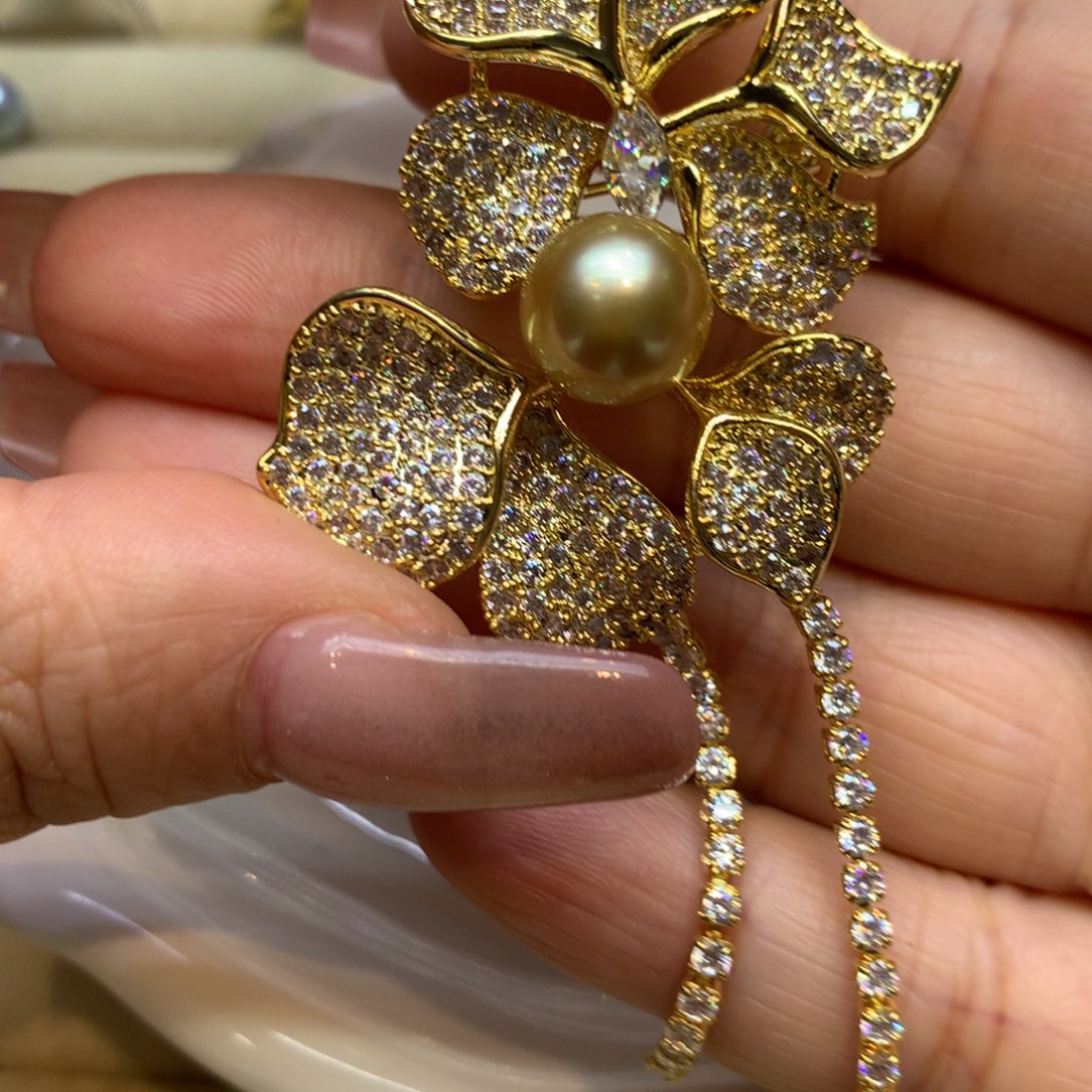 未镶嵌胸饰海水珍珠