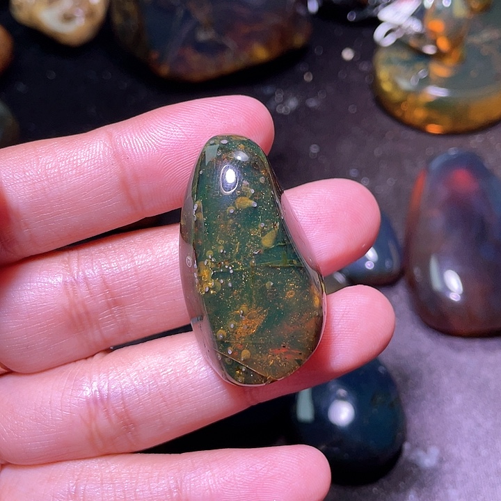 琥珀裸石未镶嵌三*，