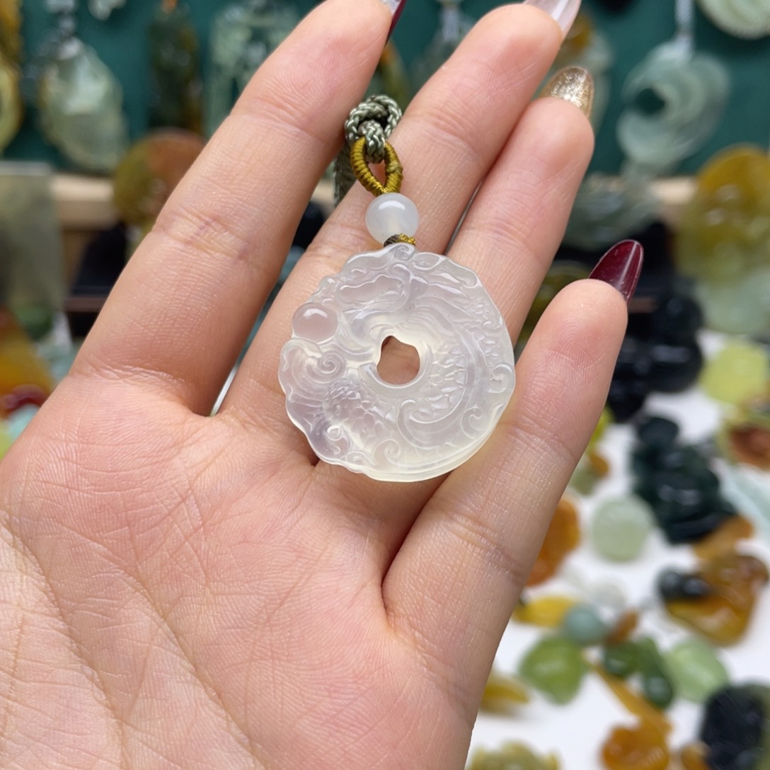 蛇纹石玉颈饰未镶嵌