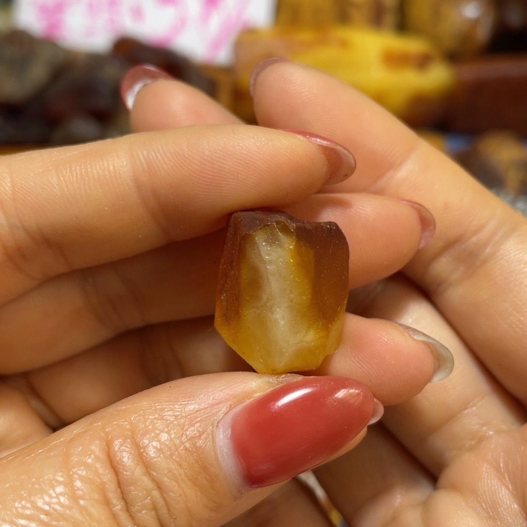 定制琥珀未镶嵌原石