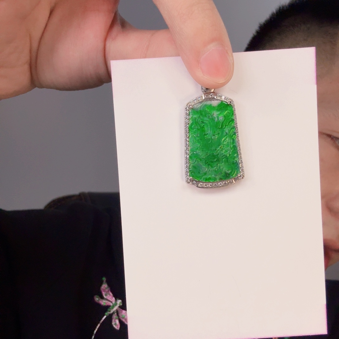 翡翠颈饰未镶嵌一件