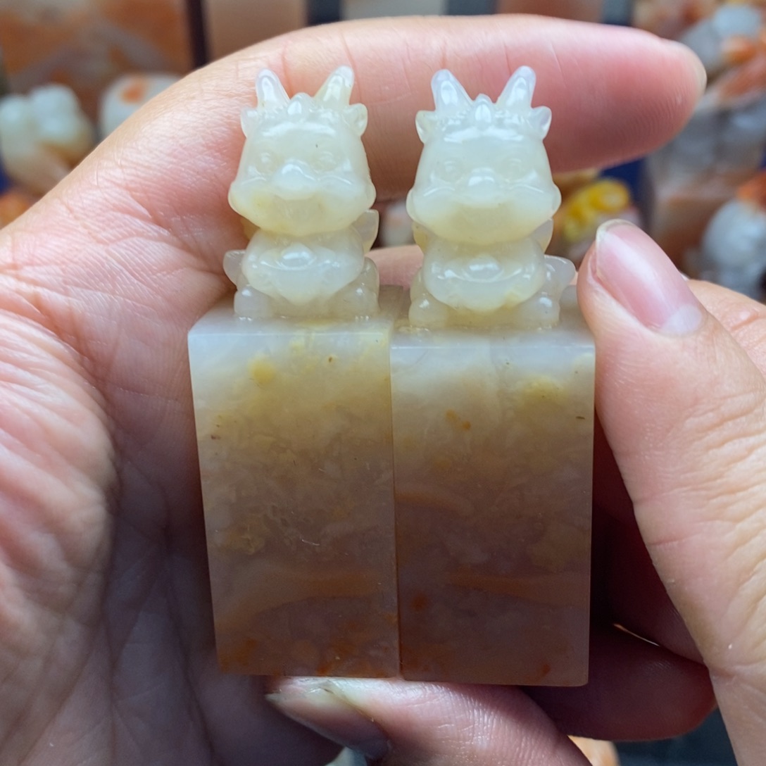 寿山石印石老挝巧雕 龙