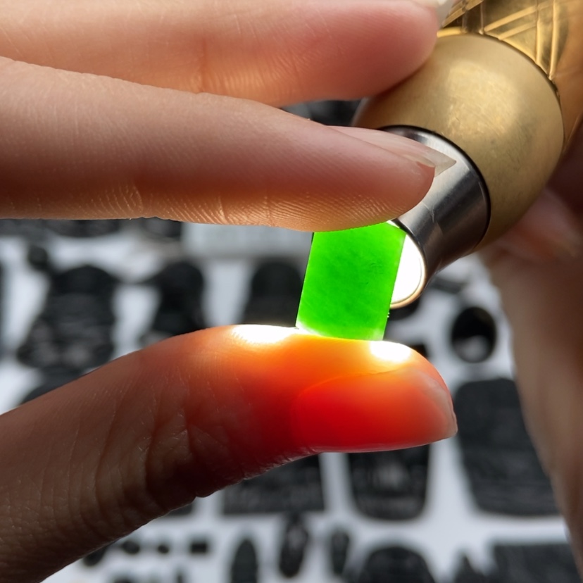 【闪购商品】翡翠颈饰未镶嵌马鞍戒面