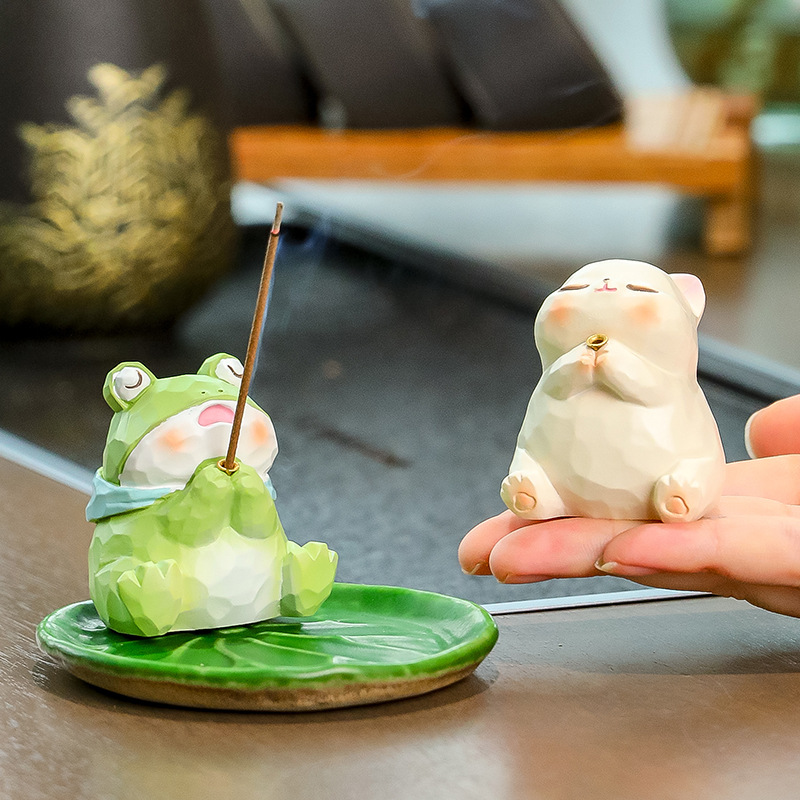 新款小熊猫青蛙祈运小摆件办公室工位桌面装饰治愈系稳定情绪好物