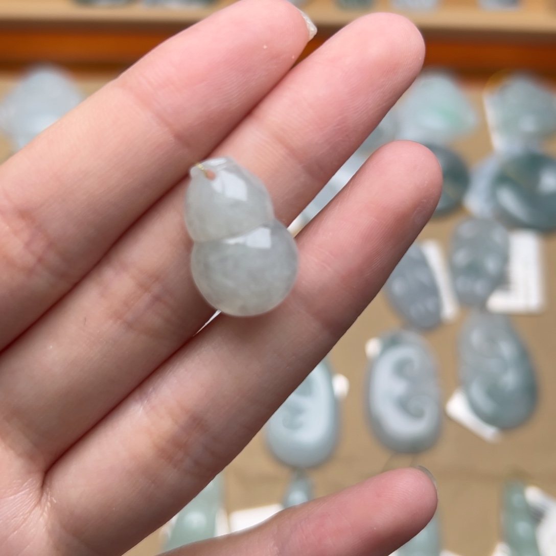 翡翠颈饰未镶嵌葫芦