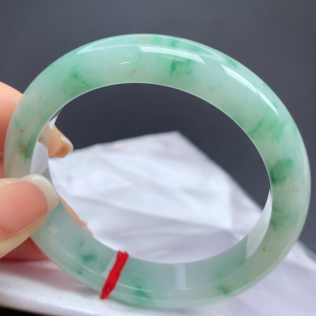 翡翠手镯未镶嵌l n n n n n n n