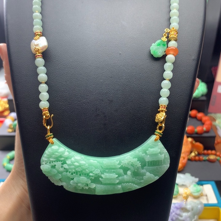 翡翠颈饰未镶嵌翡翠山水牌