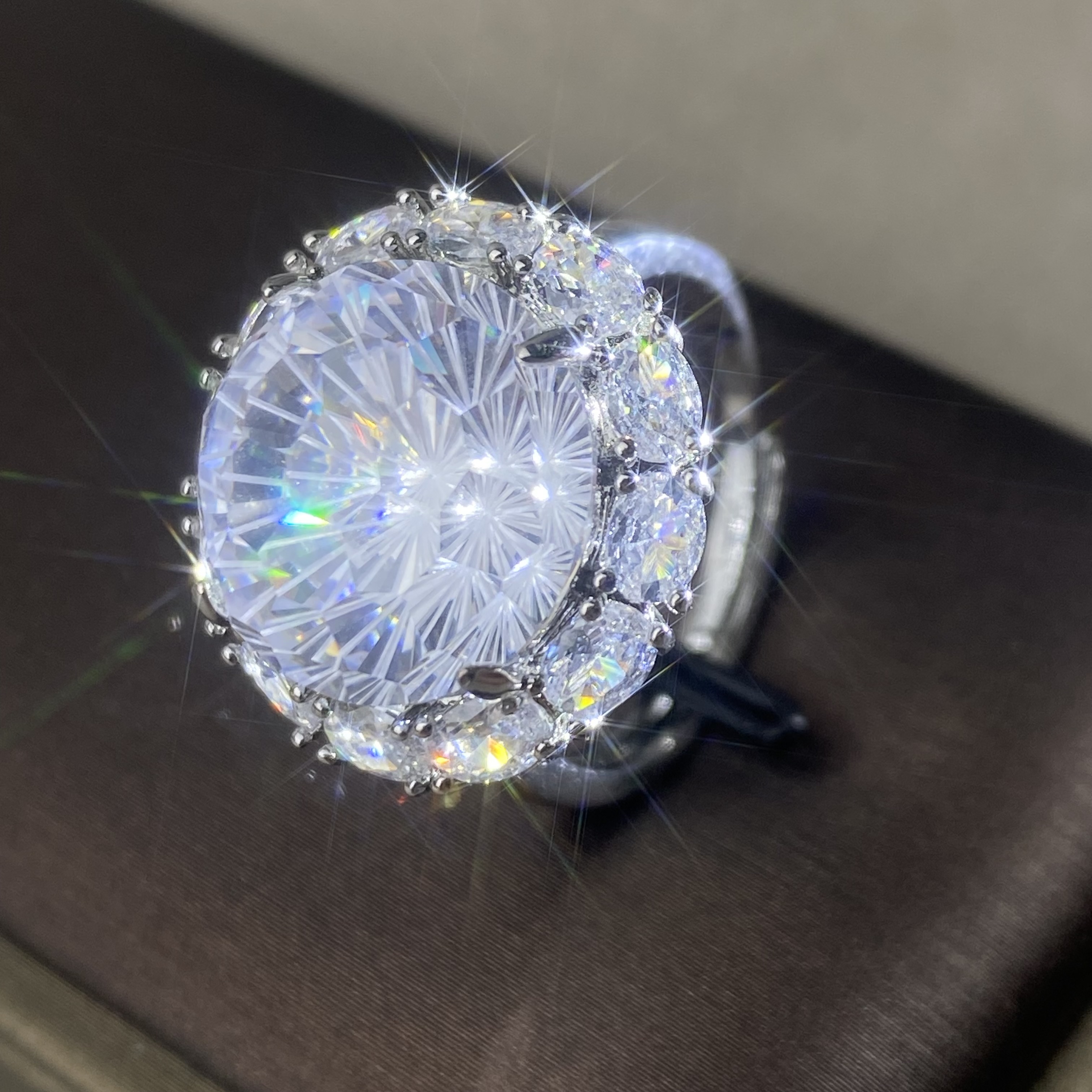 5865【戒指】轻奢精品白金色女士戒指