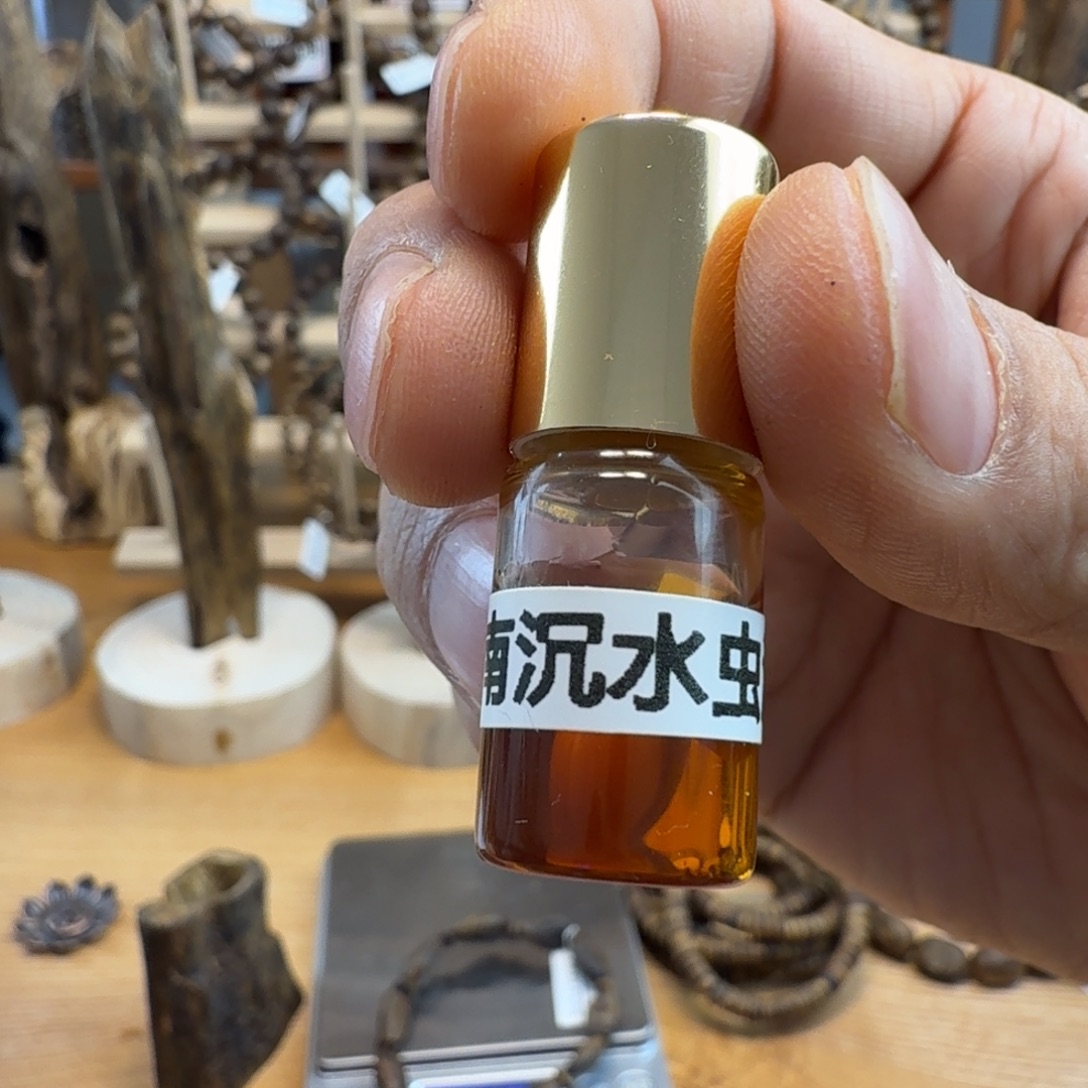 蓬***蓬香料海南沉水虫漏精油2克