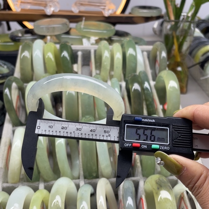 蛇纹石玉手镯未镶嵌6