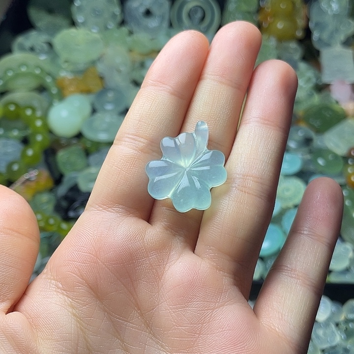 蛇纹石玉合金颈饰四叶草