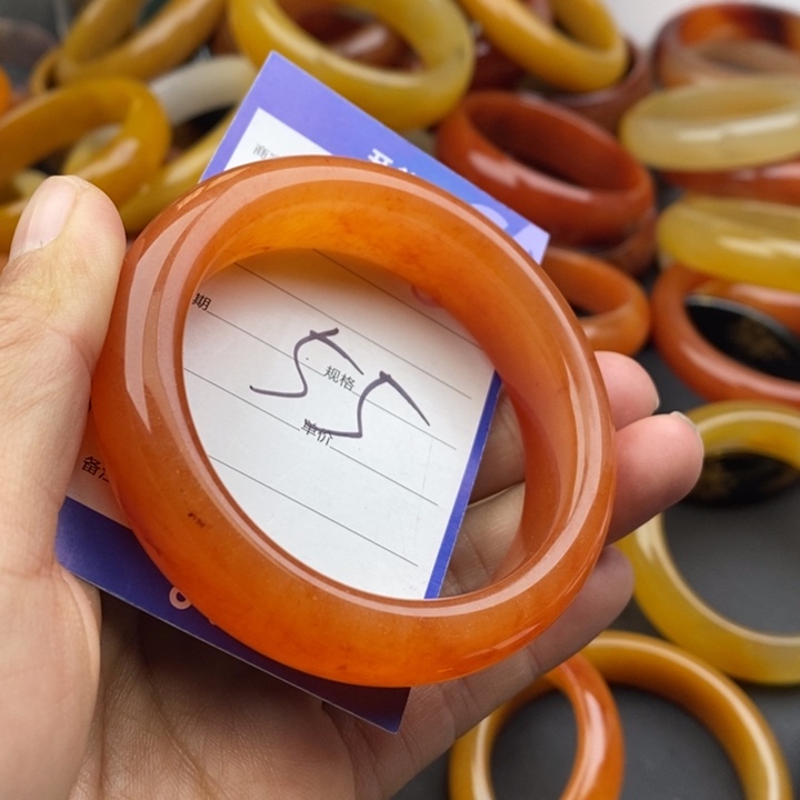 未镶嵌手镯石英质玉