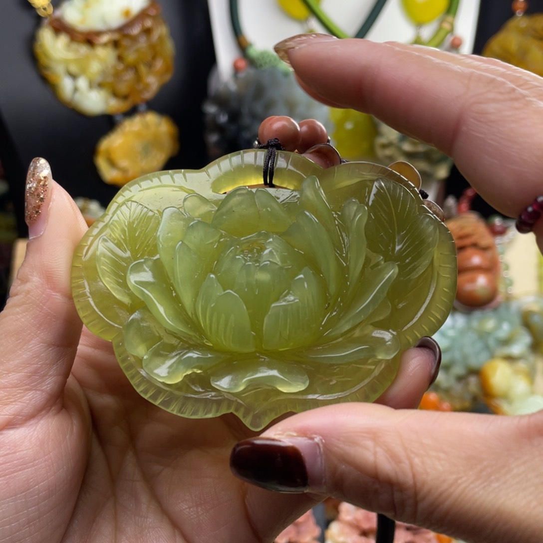 未镶嵌蛇纹石玉颈饰