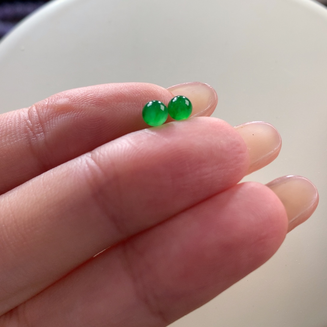 翡翠颈饰未镶嵌翡翠高冰艳绿卡4.38+一对出