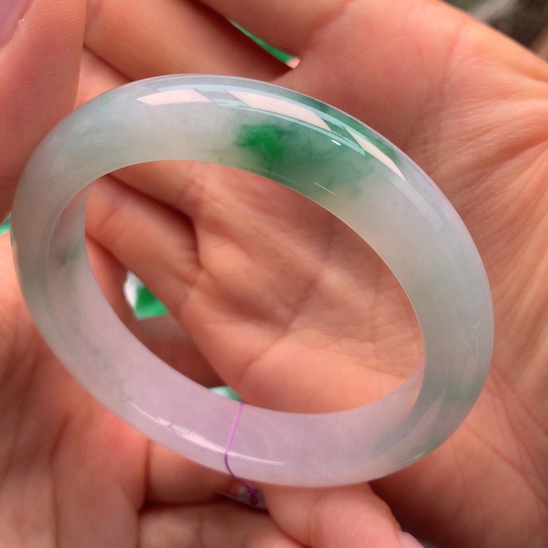 翡翠手镯未镶嵌n***y付1万定金，未付2.3万