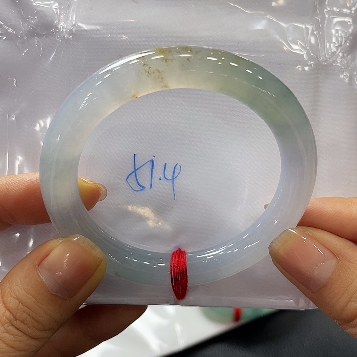 翡翠手镯未镶嵌翡翠手镯