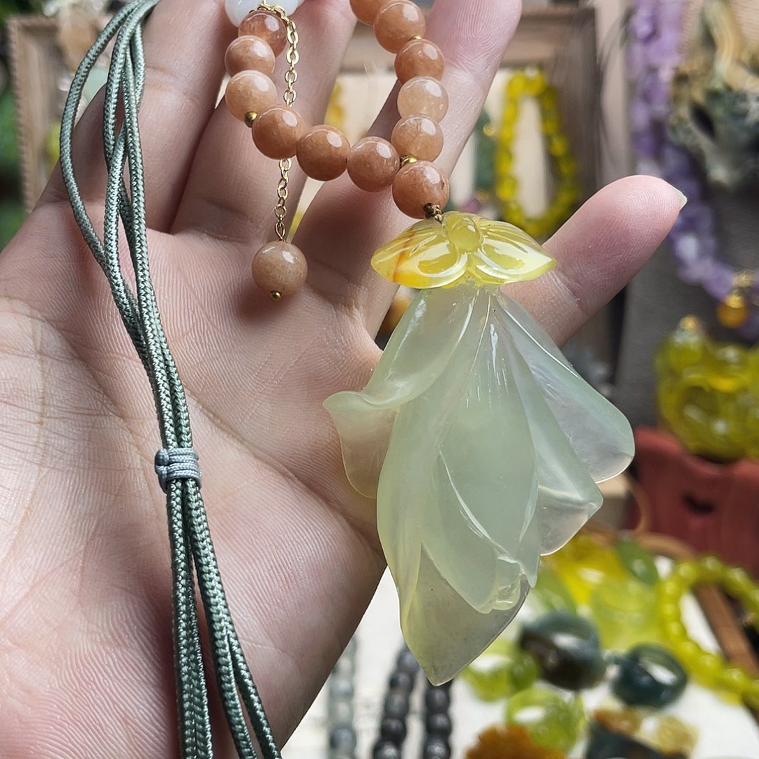 未镶嵌蛇纹石玉吊坠