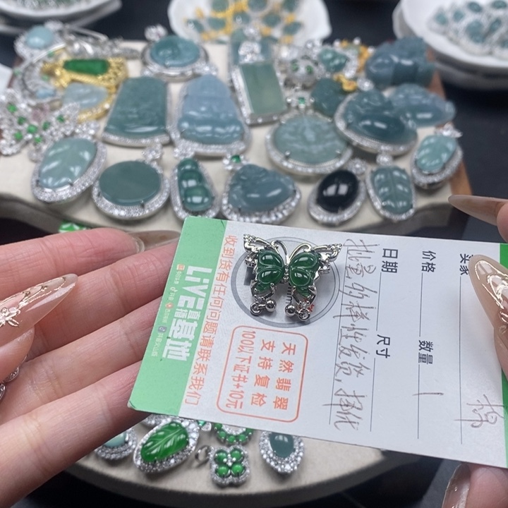 翡翠颈饰未镶嵌翡翠