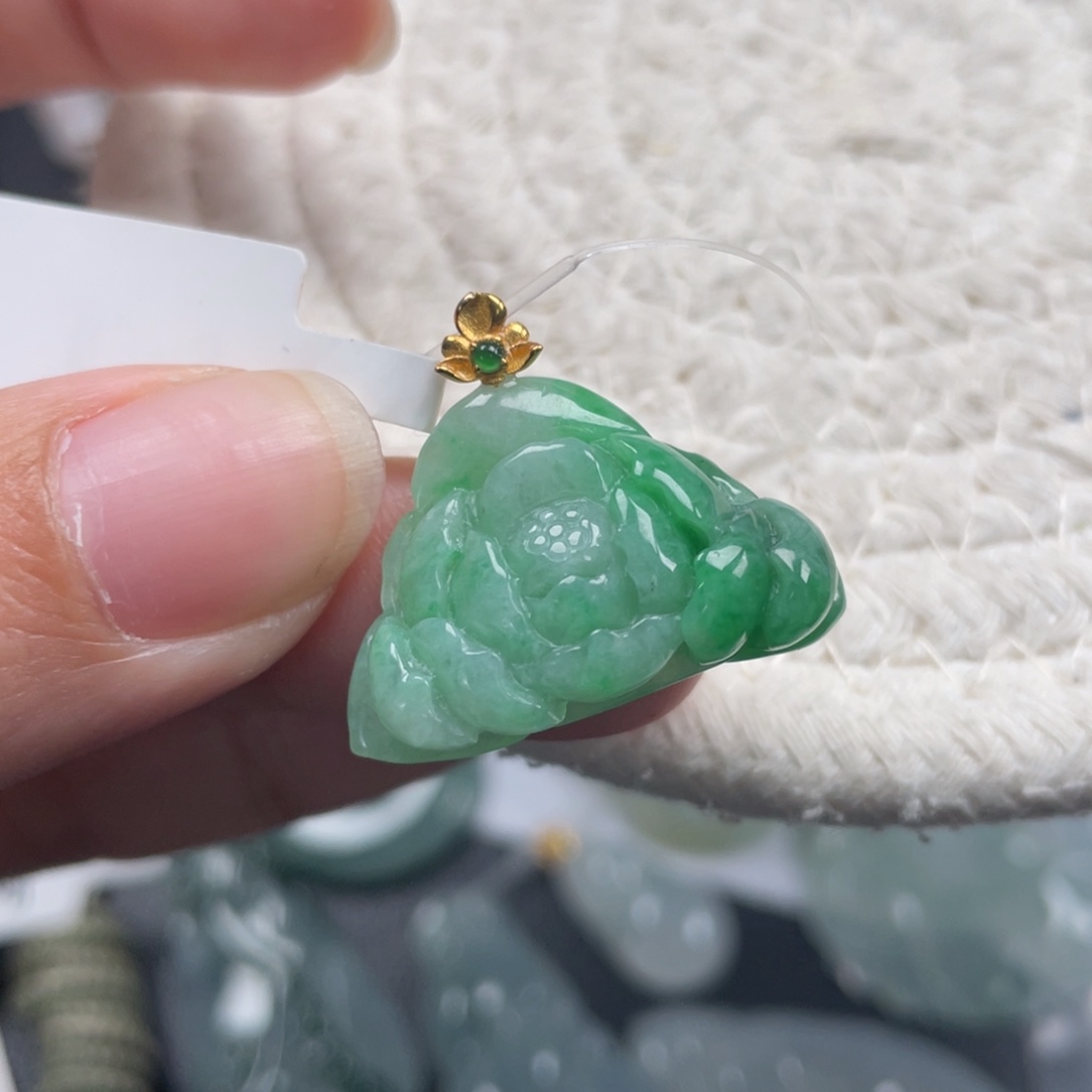 翡翠18K金镶嵌颈饰天然A货缅甸翡翠