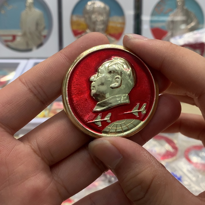 其他普通金属红章文像两架飞机。 