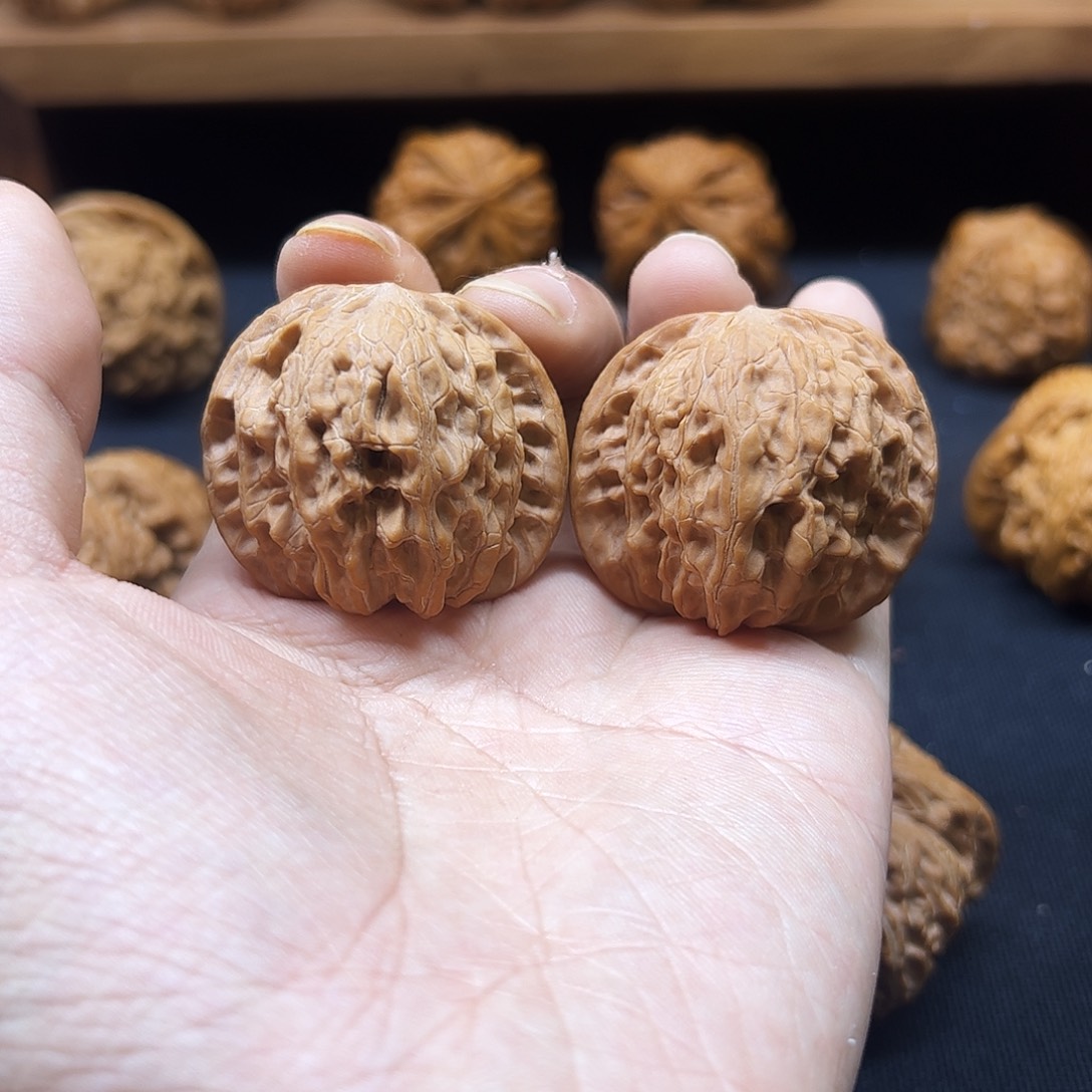 核桃把件山地正磨40全品红皮